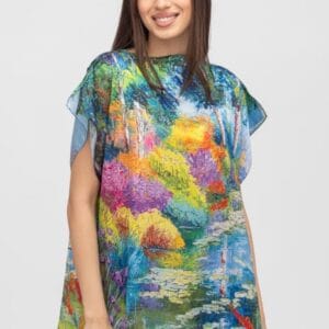 Bluza de vara tip poncho din matase imprimata cu un peisaj campenesc cu gradini inflorite măsuri mari