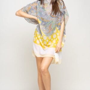 Rochie de plaja tip poncho cu motive florale si buline galbene