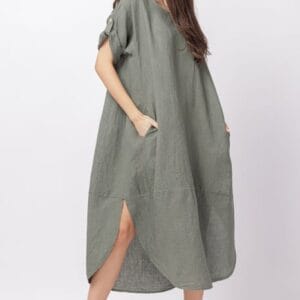 Rochie lalea oversize din in cu buzunare si crapaturi laterale rotunjite