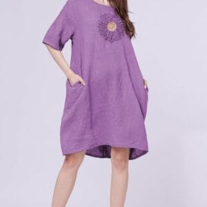 Rochie midi din in cu floare din paiete pe piept