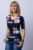 Tricou negru cu imprimeu floral si tenisi mărime mare